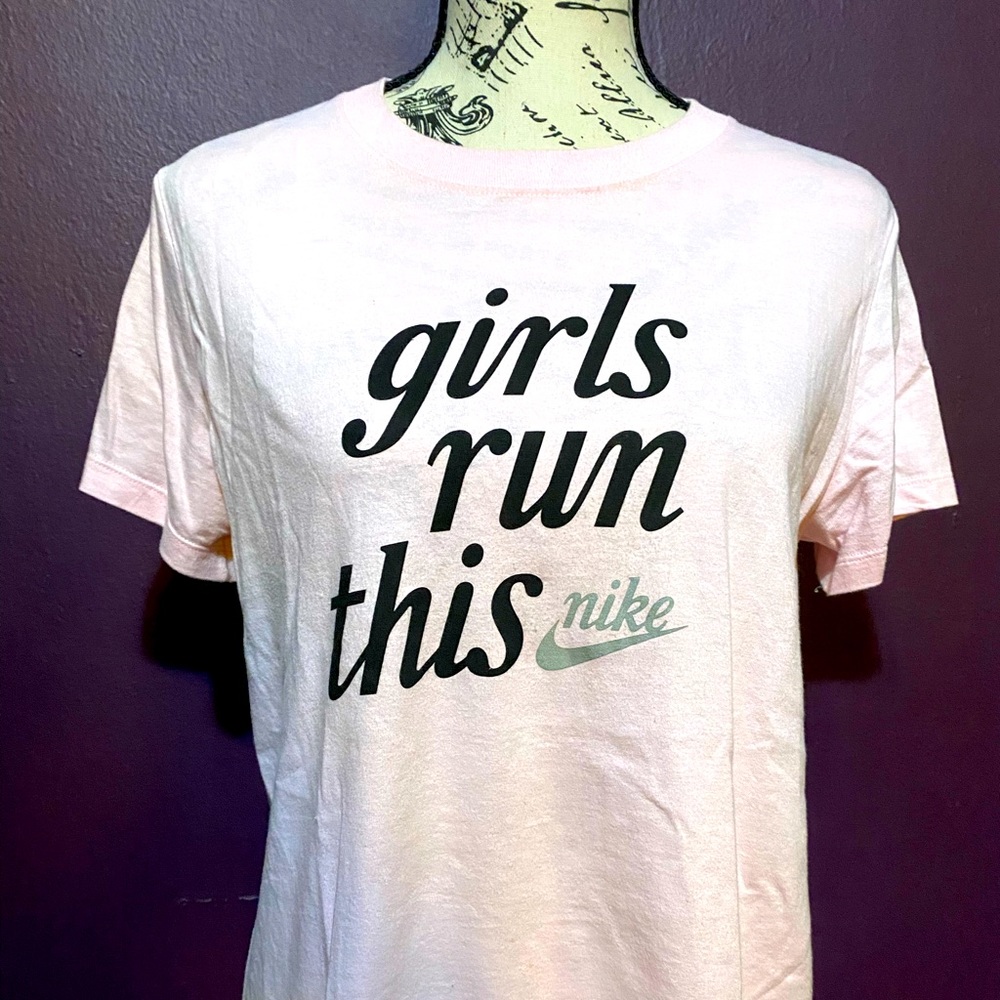 Girls Nike T-shirt